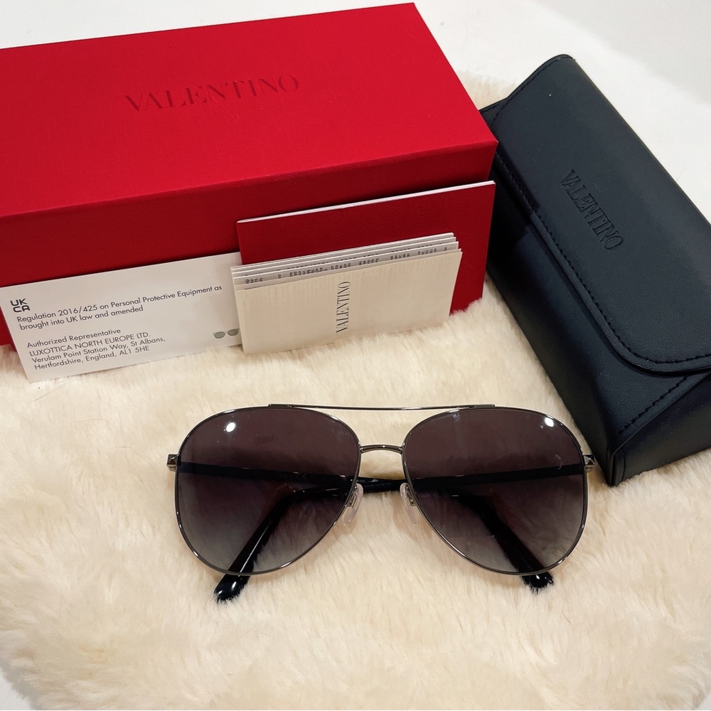 Velentino sunglasses, original.